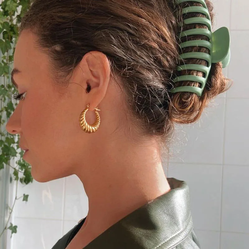 Fashion Circle Hoop Earring Gold Color Metal Simple Round Earrings For Women Wedding Party Jewelry Gift Accessories Bijoux Femme
Fashion Circle Hoop Earring Gold Color Metal Simple Round Earrings For Women Wedding Party Jewelry Gift Accessories Bijoux Femme