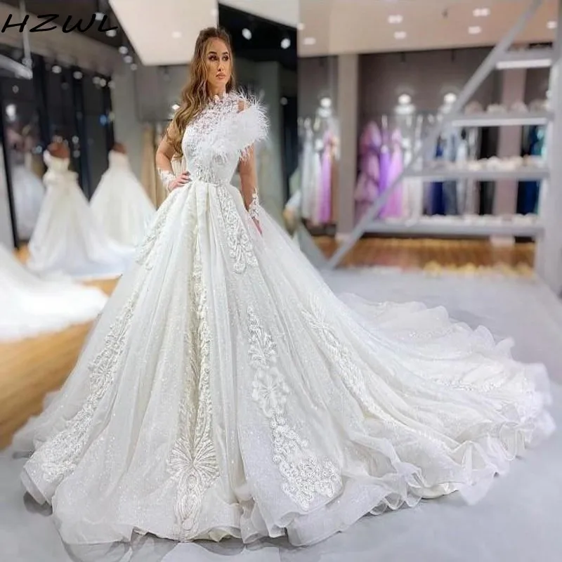 Princess Feathers Wedding Dresses With Illusion Long Sleeves Plus Size Bridal Dress Lace Appliques Ball Gown robe de mariee
Princess Feathers Wedding Dresses With Illusion Long Sleeves Plus Size Bridal Dress Lace Appliques Ball Gown robe de mariee