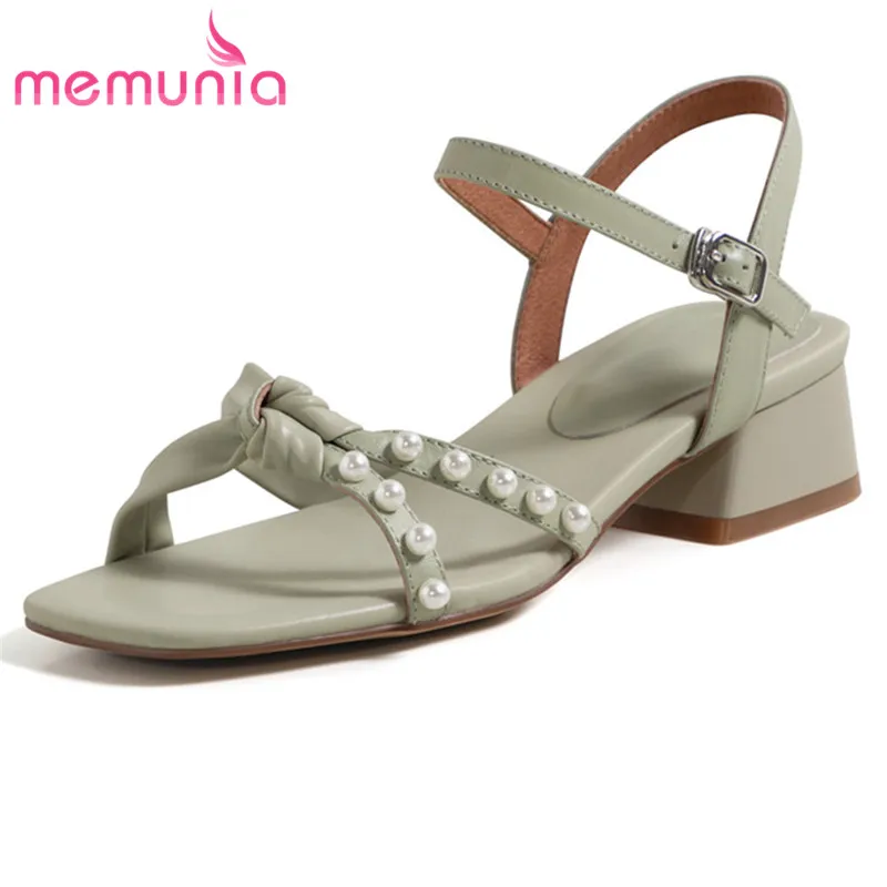 MEMUNIA 2021 Vintage Genuine Leather Sandals Women Shoes Pearl Buckle Low Heel Casual Shoes Simple Ladies Summer Sandals
MEMUNIA 2021 Vintage Genuine Leather Sandals Women Shoes Pearl Buckle Low Heel Casual Shoes Simple Ladies Summer Sandals