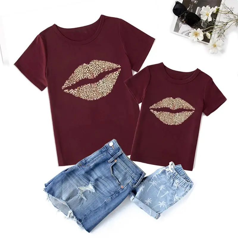Summer Family Matching Tshirts silver sexy lips print Short Sleeve Family Look Baby Mother and Daughter Clothes
Summer Family Matching Tshirts silver sexy lips print Short Sleeve Family Look Baby Mother and Daughter Clothes