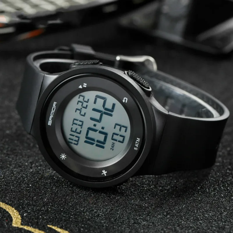 Часы наручные женские спортивные, модные роскошные с резиновым ремешком
Часы наручные женские спортивные, модные роскошные с резиновым ремешком