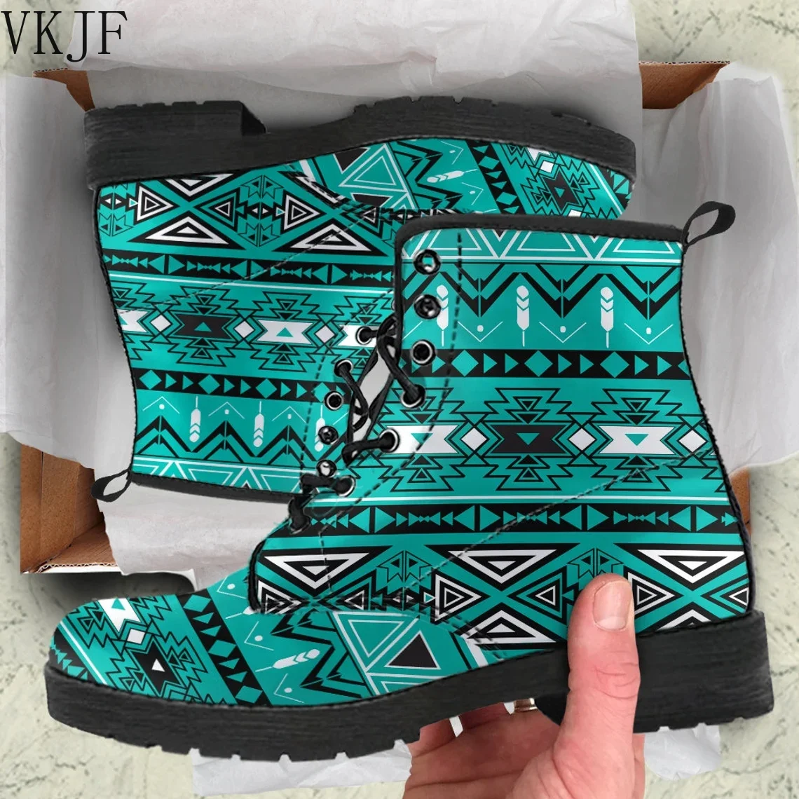 Женские ботинки на осень и зиму, новые зеленые ботинки мартинсы на плоской подошве, обувь с круглым носком, женские ботинки средней длины из ... 
Женские ботинки на осень и зиму, новые зеленые ботинки мартинсы на плоской подошве, обувь с круглым носком, женские ботинки средней длины из ...