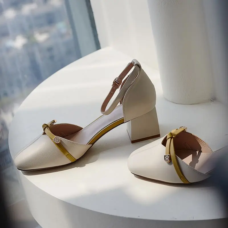 AGODOR 2020 Women Ankle Strap Pumps Square Mid Heel Pumps Women Shoes D'orsay Pumps Ladies Casual Pumps Big Size 33-43 
AGODOR 2020 Women Ankle Strap Pumps Square Mid Heel Pumps Women Shoes D'orsay Pumps Ladies Casual Pumps Big Size 33-43