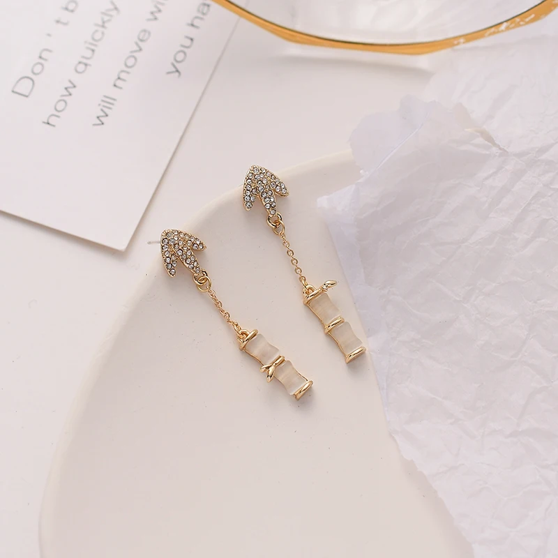 Fashion Metal Bamboo Crystal Stud Earrings Vintage Geometric Opals Tassel Earrings Women Banquet Wedding Jewelry Accessories 888
Fashion Metal Bamboo Crystal Stud Earrings Vintage Geometric Opals Tassel Earrings Women Banquet Wedding Jewelry Accessories 888