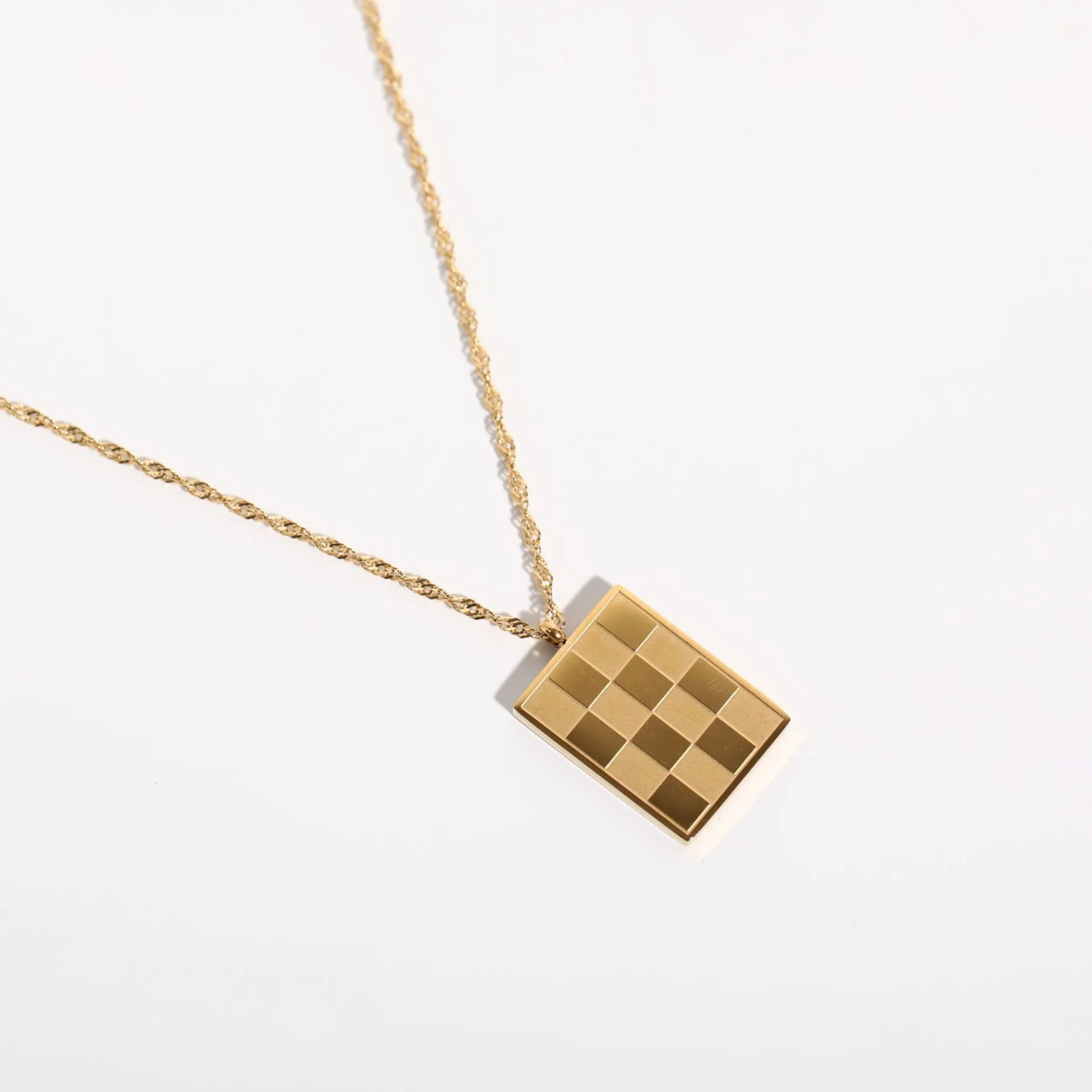 Niche designer retro checkerboard necklace stainless steel square lattice pendant sweater chain
Niche designer retro checkerboard necklace stainless steel square lattice pendant sweater chain