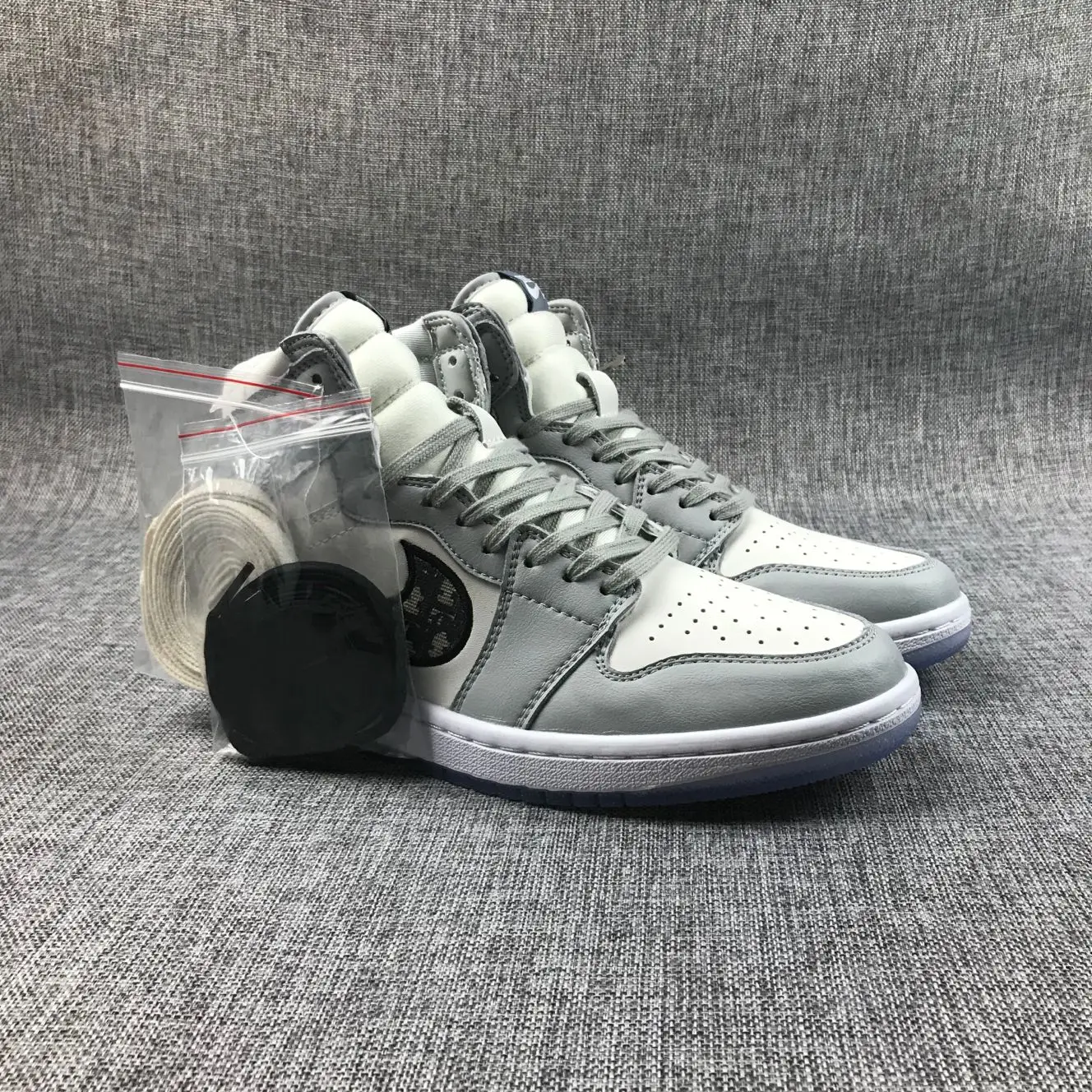 aj Dior x Air Jordan 1 High OG Men's Basketball Shoes Women High-top Sports Outdoor Sneakers Size eur 36-46
aj Dior x Air Jordan 1 High OG Men's Basketball Shoes Women High-top Sports Outdoor Sneakers Size eur 36-46
