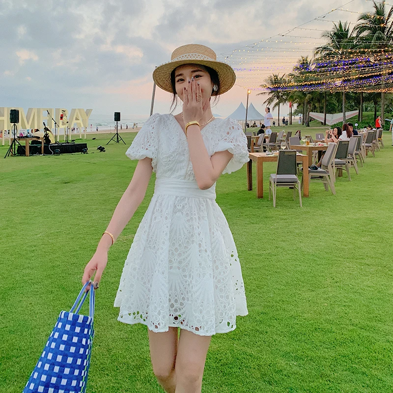 High Quality White Embroidery Party Dress Runway Dresses Women Summer Boho Mini Dresses V-Neck Puff Sleeve Hollow Out Dress
High Quality White Embroidery Party Dress Runway Dresses Women Summer Boho Mini Dresses V-Neck Puff Sleeve Hollow Out Dress