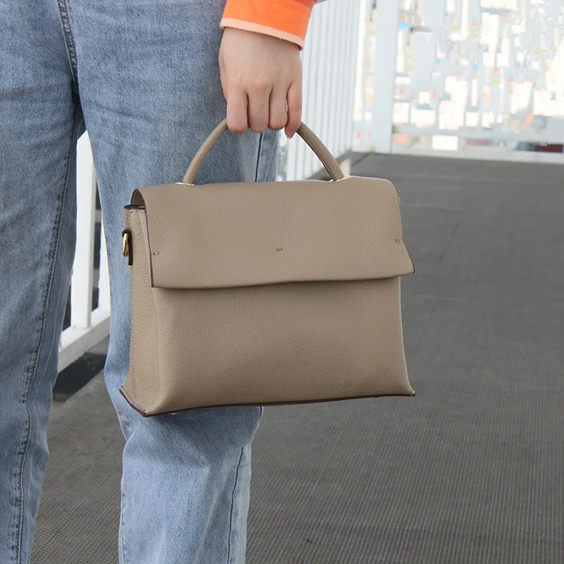 Top-Handle Bags Female Messenger Bags 100% Genuine Leather Tote Small Daily Flap Bag Fashion Solid Color Designer Women Handbags
Top-Handle Bags Female Messenger Bags 100% Genuine Leather Tote Small Daily Flap Bag Fashion Solid Color Designer Women Handbags