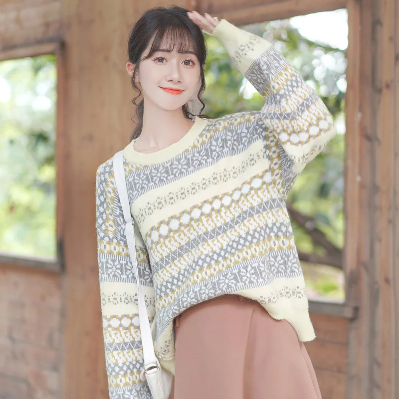 New autumn and winter vintage floral sweater women's loose color group pullover bottoming knitted sweater top tide
New autumn and winter vintage floral sweater women's loose color group pullover bottoming knitted sweater top tide