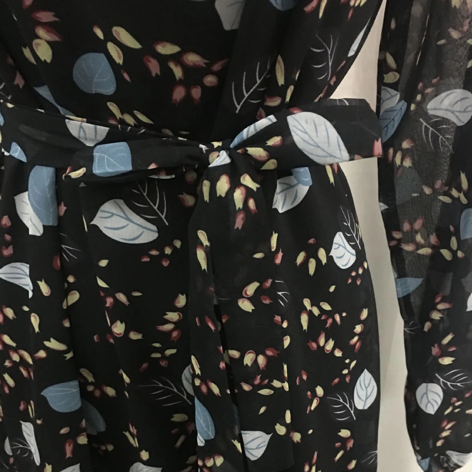 Fashion Female Autumn Long Lantern Sleeve V Neck Lacing Printing Mini Dress Plus Size Fashion Casual Elegant Dress
Fashion Female Autumn Long Lantern Sleeve V Neck Lacing Printing Mini Dress Plus Size Fashion Casual Elegant Dress