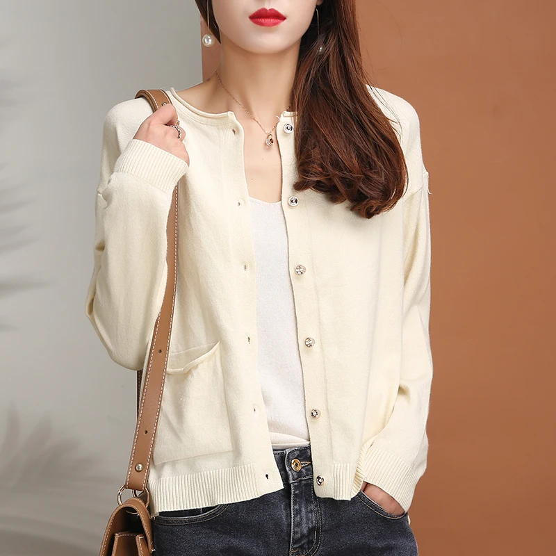 white cardigan women's knitted spring autumn long sleeves short casual o-neck single breast stylish pocket sweater jacket
white cardigan women's knitted spring autumn long sleeves short casual o-neck single breast stylish pocket sweater jacket