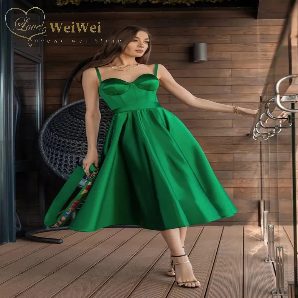 Green Satin Tea Length Prom Dresses Sweetheart Neck Sleeveless Spaghetti Straps Sash Evening Gowns Robes De Soirée
Green Satin Tea Length Prom Dresses Sweetheart Neck Sleeveless Spaghetti Straps Sash Evening Gowns Robes De Soirée