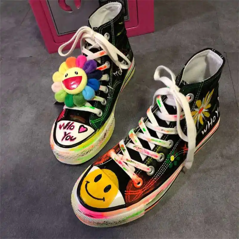 New high-top lace-up canvas sunflower smiley cute trendy shoes classic original hand-painted graffiti
New high-top lace-up canvas sunflower smiley cute trendy shoes classic original hand-painted graffiti