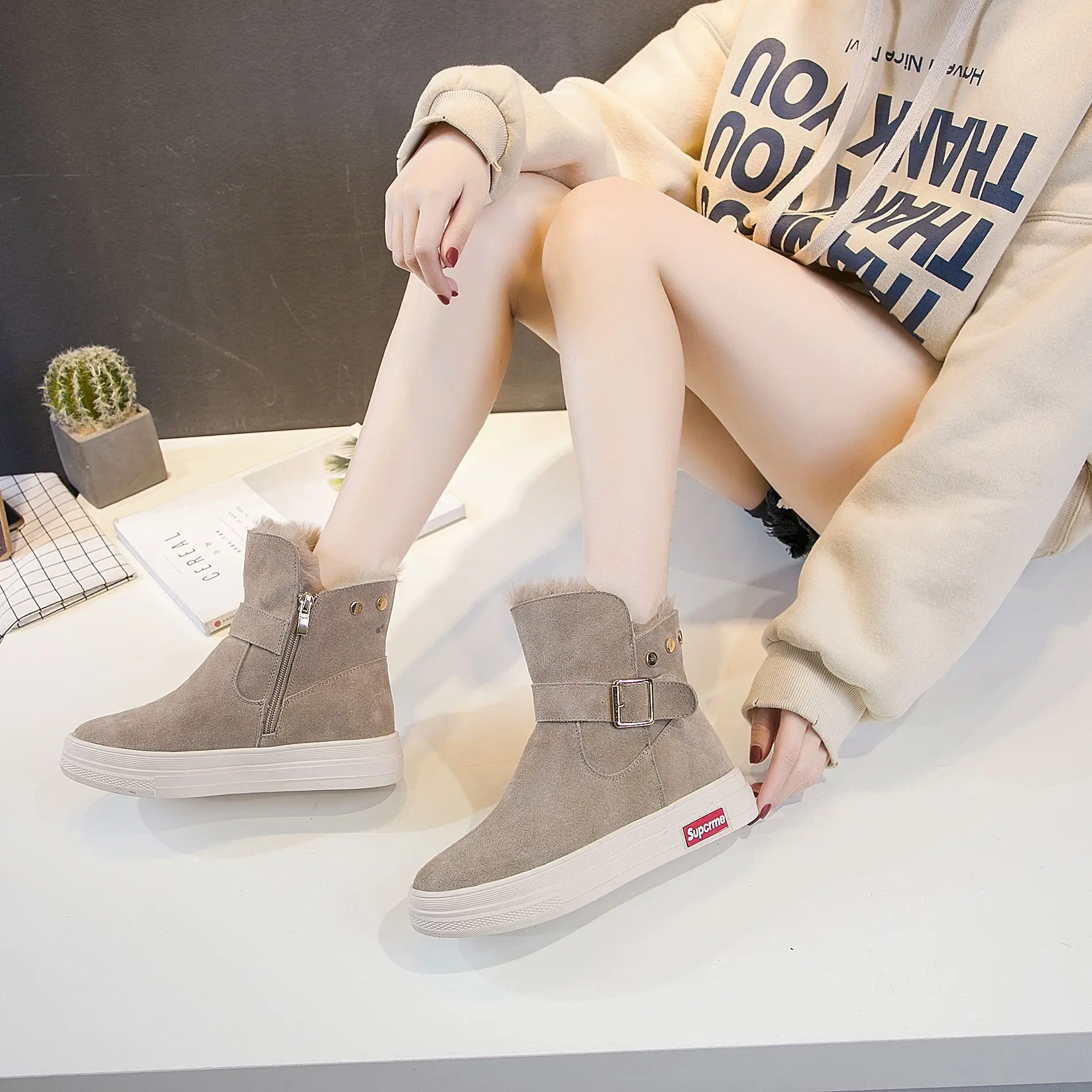 Ladies Snow Boots Fur Martin Boots Women 2021 New Autumn And Winter Thick Ankle Boots Plus Velvet Cotton Mid-tube Women's Shoes
Ladies Snow Boots Fur Martin Boots Women 2021 New Autumn And Winter Thick Ankle Boots Plus Velvet Cotton Mid-tube Women's Shoes