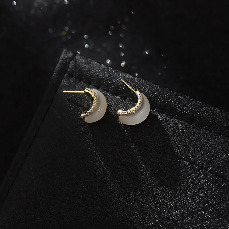 Andshiny Micro-Inlaid Flashing Diamond Opal Earrings For Women Half Circle C-Shaped Studs Fashion Simple Cold Style Jewelry Gift
Andshiny Micro-Inlaid Flashing Diamond Opal Earrings For Women Half Circle C-Shaped Studs Fashion Simple Cold Style Jewelry Gift