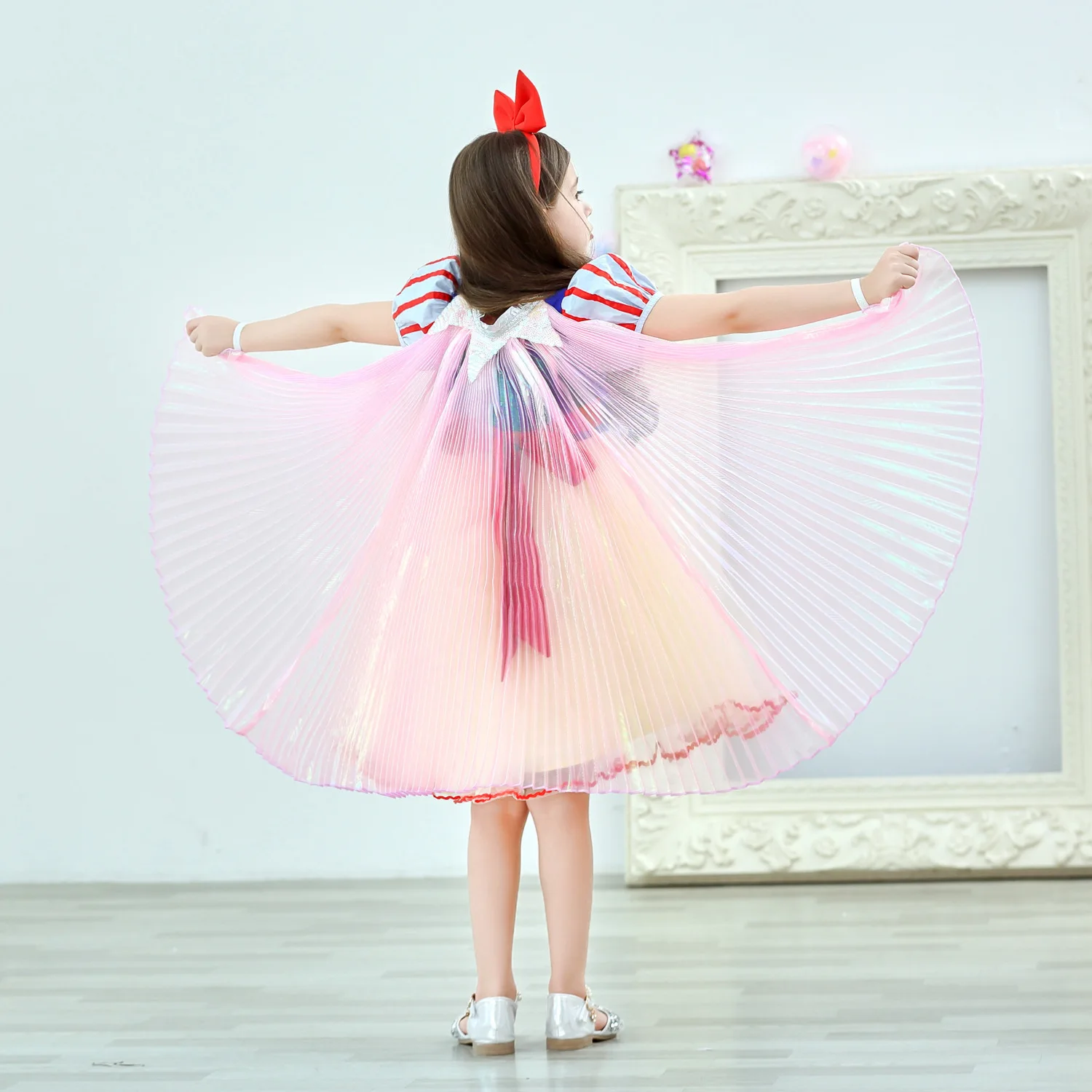 Girls Cape Cloak Mantle Princess Costume Halloween Fancy Dress Up Masquerade Carnival Birthday Party Supplies
Girls Cape Cloak Mantle Princess Costume Halloween Fancy Dress Up Masquerade Carnival Birthday Party Supplies