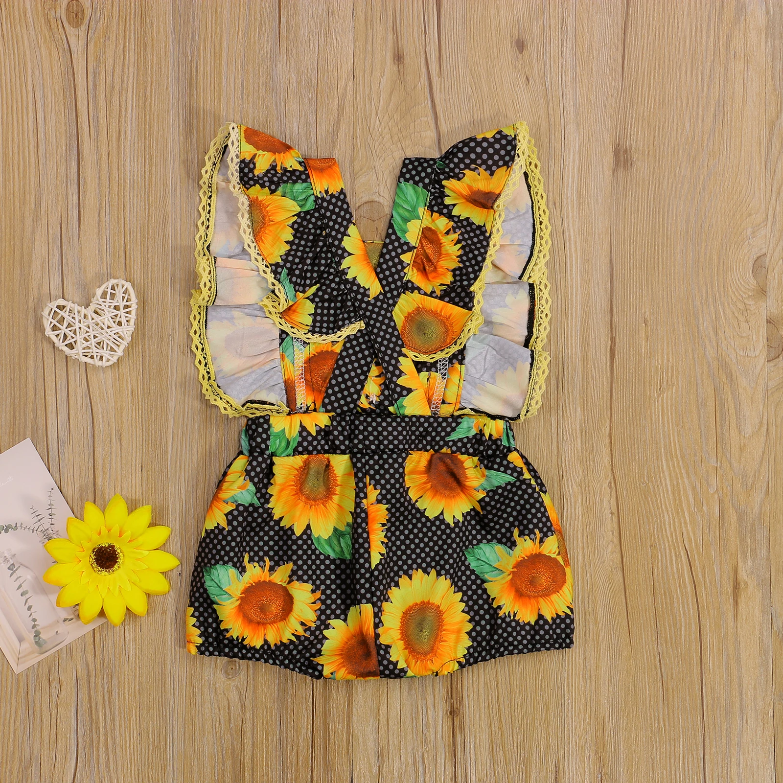 2021 Summer New Baby Girls Sweet Fly Sleeve Romper Fashion Sunflower Printed Cross Strap Backless Jumpsuits
2021 Summer New Baby Girls Sweet Fly Sleeve Romper Fashion Sunflower Printed Cross Strap Backless Jumpsuits