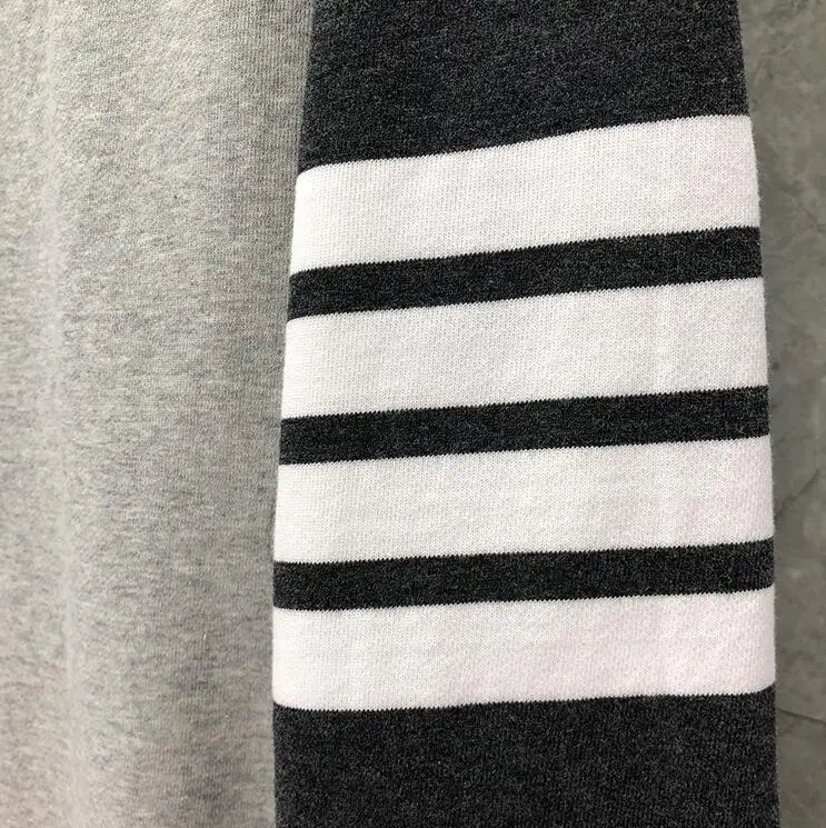2021 Fashion TB THOM Brand Sweatshirts Men Women Patchwork Casual Sportswear Coat Striped Cotton Pullovers Men's Clothing
2021 Fashion TB THOM Brand Sweatshirts Men Women Patchwork Casual Sportswear Coat Striped Cotton Pullovers Men's Clothing