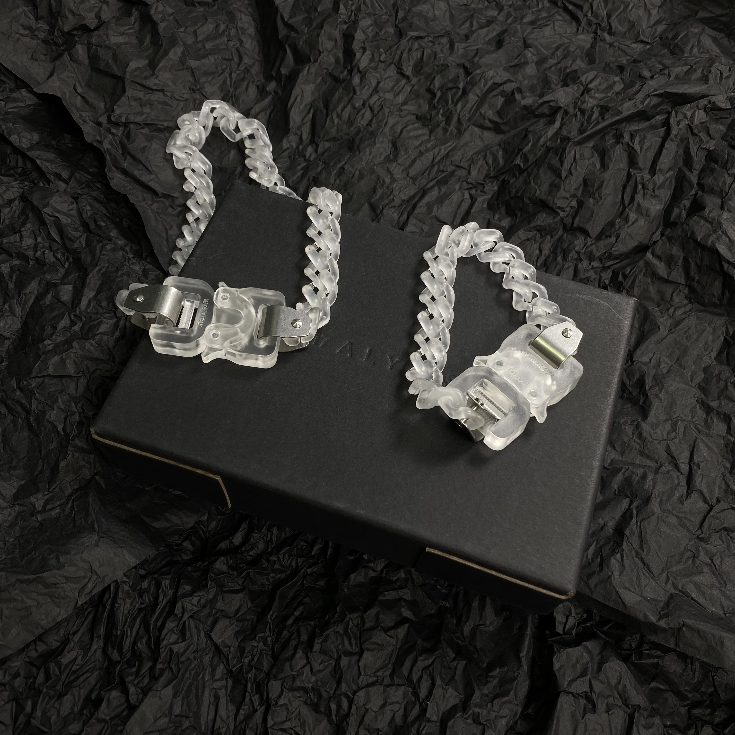 SexMara 20FW Hip Hop Punk 1017 ALYX 9SM ROLLERCOASTER TRACK ALYX PVC Letter Logo Buckle Bracelet For Men Women Girls Jewelry
SexMara 20FW Hip Hop Punk 1017 ALYX 9SM ROLLERCOASTER TRACK ALYX PVC Letter Logo Buckle Bracelet For Men Women Girls Jewelry