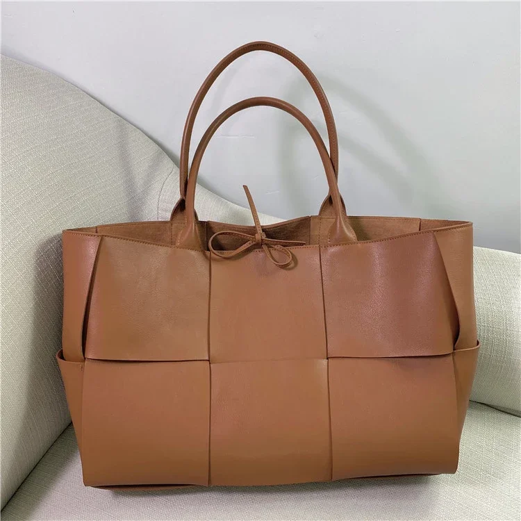 free shipping 2020 the new style fashion and simple autumn and winter genuine cow leather women handbag 5 color 40cm
free shipping 2020 the new style fashion and simple autumn and winter genuine cow leather women handbag 5 color 40cm