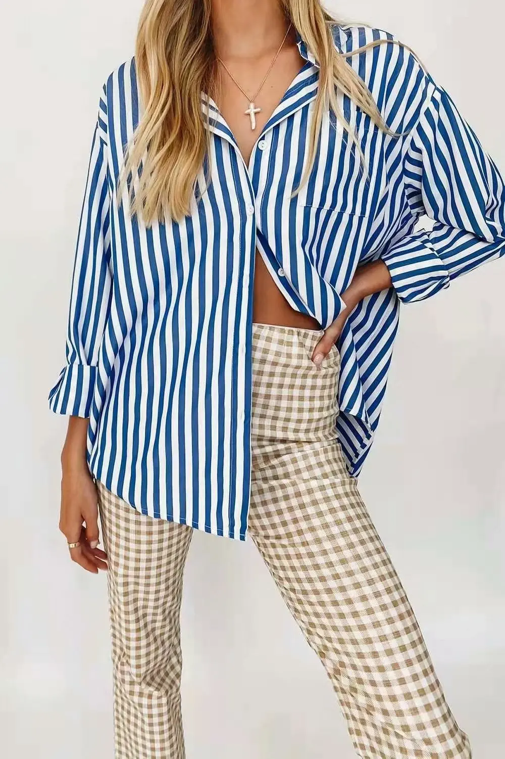 2021 Women striped T Shirt Elegant Turn-down Collar Tee Summer Autumn Long Sleeve Top Femme Clothing
2021 Women striped T Shirt Elegant Turn-down Collar Tee Summer Autumn Long Sleeve Top Femme Clothing