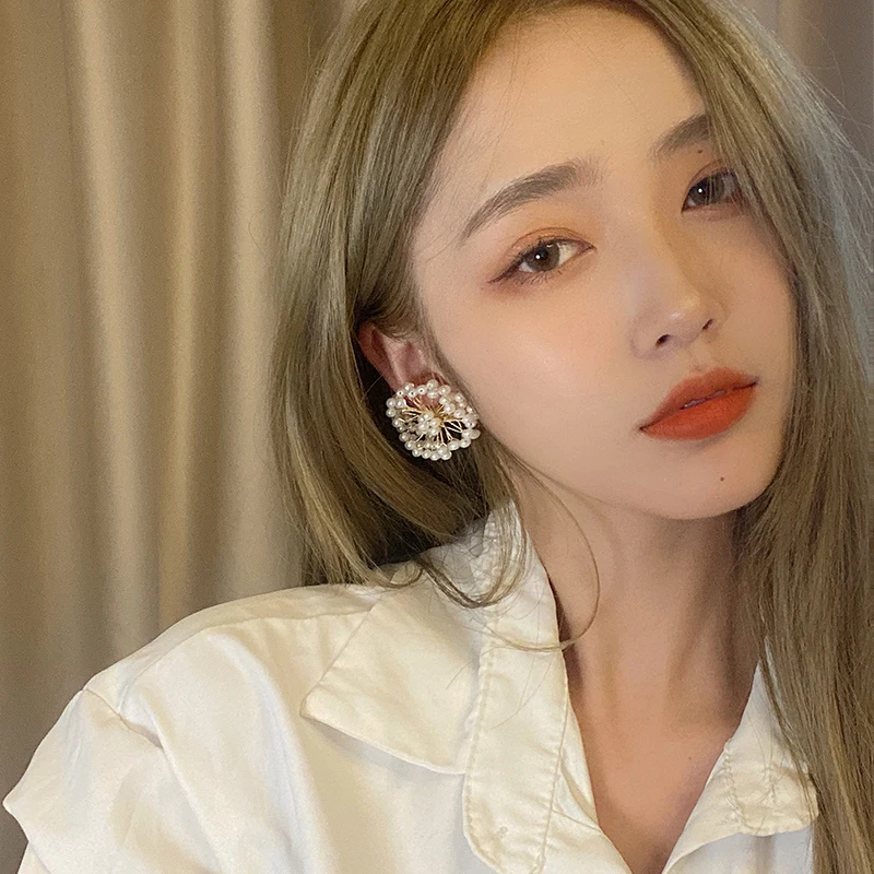 Elegant High Grade Sense of Three-Dimensional Pearl Flowers Weave Earrings South Korea Ins Ventilation Red High Profile Fashion
Elegant High Grade Sense of Three-Dimensional Pearl Flowers Weave Earrings South Korea Ins Ventilation Red High Profile Fashion