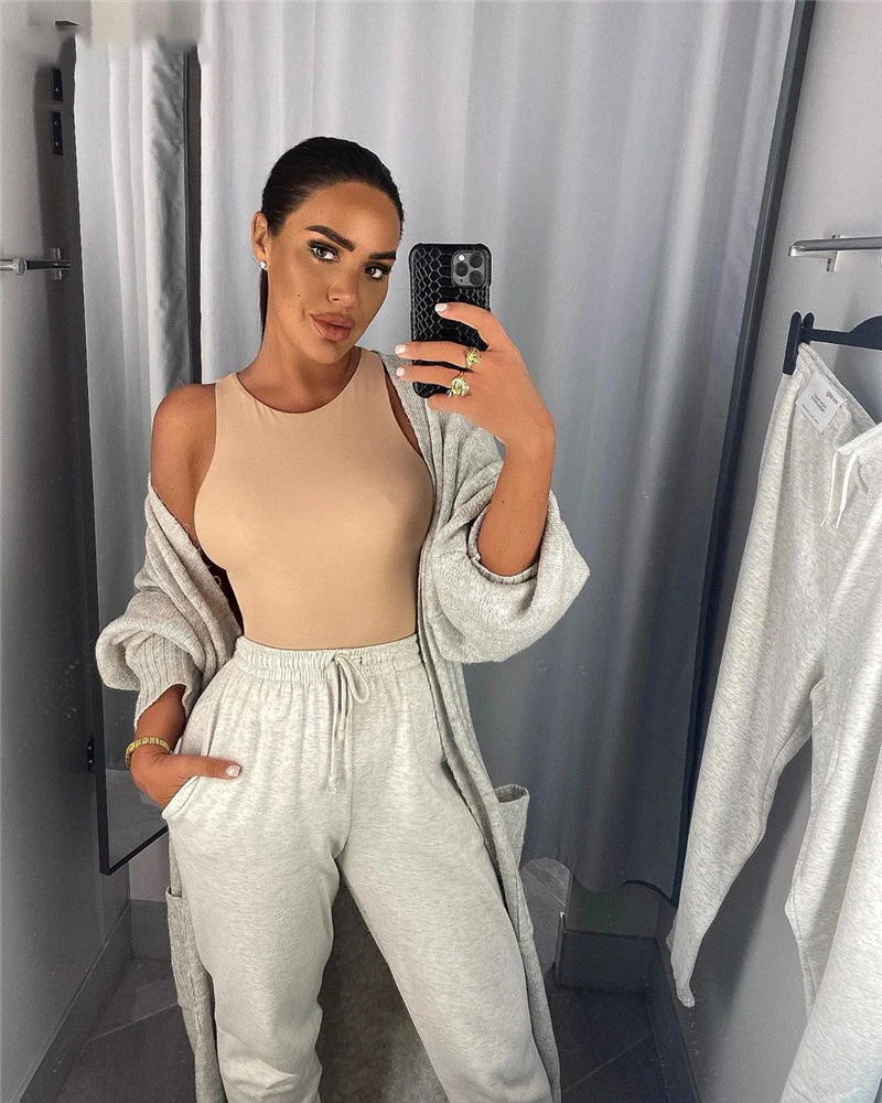New summer sports casual women's solid white round collar sleeveless tights knit tights shorts 
New summer sports casual women's solid white round collar sleeveless tights knit tights shorts