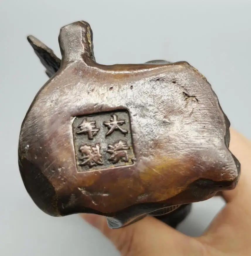 China brass archaize Martial god of wealth Guan yu crafts statue 
China brass archaize Martial god of wealth Guan yu crafts statue