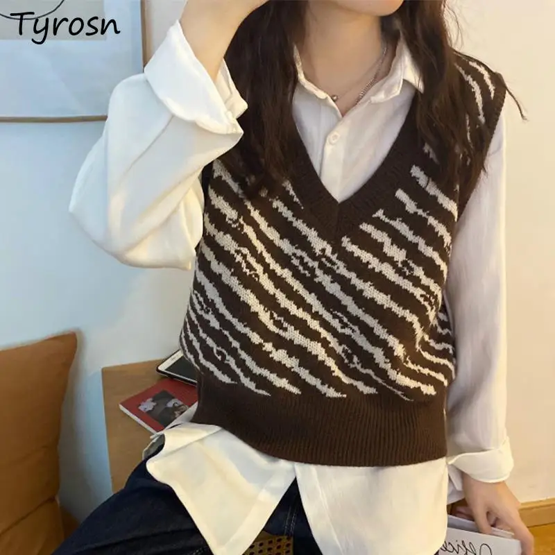 Zebra Pattern Knit Vests Women Design V-neck Loose-fit Sleeveless Coats Retro Striped Cropped Waistcoats Female Korean Fashion
Zebra Pattern Knit Vests Women Design V-neck Loose-fit Sleeveless Coats Retro Striped Cropped Waistcoats Female Korean Fashion