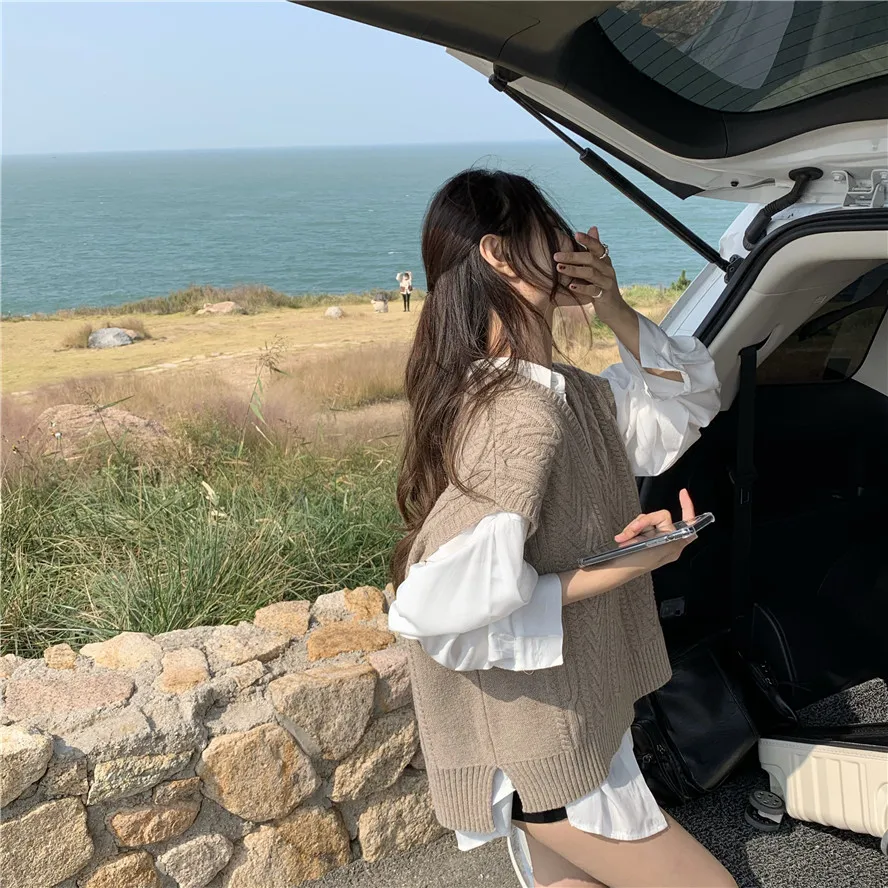 ZCSMLL Vest knitted spring and winter new folding loose V-Neck Sweater sleeveless tops for women solid color 2021
ZCSMLL Vest knitted spring and winter new folding loose V-Neck Sweater sleeveless tops for women solid color 2021