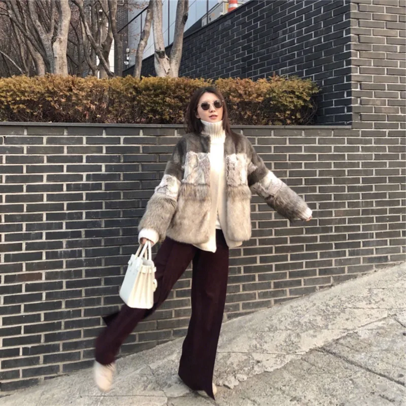 Blue net red fur coat women's clothing 2020 new autumn and winter versatile Korean version loose short style overcome top
Blue net red fur coat women's clothing 2020 new autumn and winter versatile Korean version loose short style overcome top