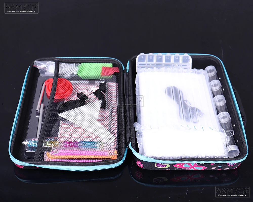 New Diamond Painting Cross Stitch Tool Kit Container Diamond Storage Bag Case Embroidery 40 Pieces Tool A5 Led Light Mat
New Diamond Painting Cross Stitch Tool Kit Container Diamond Storage Bag Case Embroidery 40 Pieces Tool A5 Led Light Mat