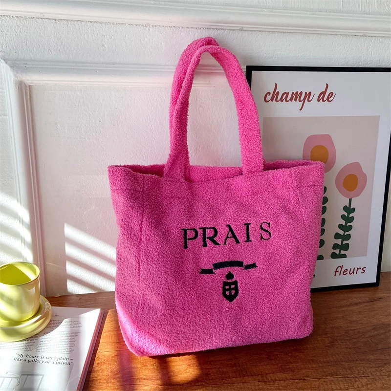 New Candy Color Plush Large Capacity Handbag Winter Simple Fashion One Shoulder Plush Bag
New Candy Color Plush Large Capacity Handbag Winter Simple Fashion One Shoulder Plush Bag