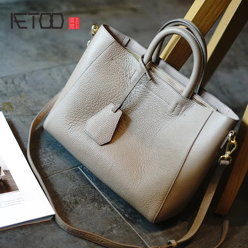 AETOO Simple practical head layer soft cowhide female bag, commuter leather women's bag, women's handheld shoulder bag
AETOO Simple practical head layer soft cowhide female bag, commuter leather women's bag, women's handheld shoulder bag