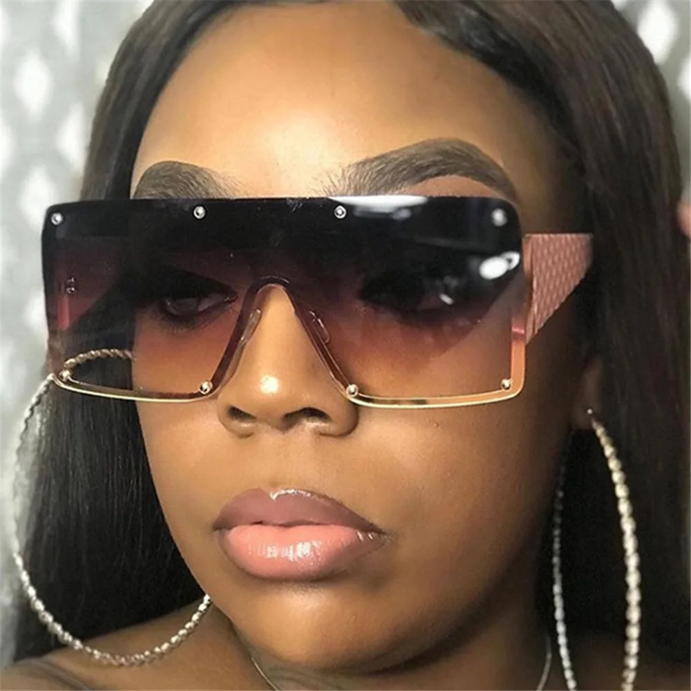 Vintage Women Men Sunglasses One Piece Glasses 2021 Luxury Big Eyeglasses Female Male Eyewear Wide Rhombus Pattern Leg Design
Vintage Women Men Sunglasses One Piece Glasses 2021 Luxury Big Eyeglasses Female Male Eyewear Wide Rhombus Pattern Leg Design