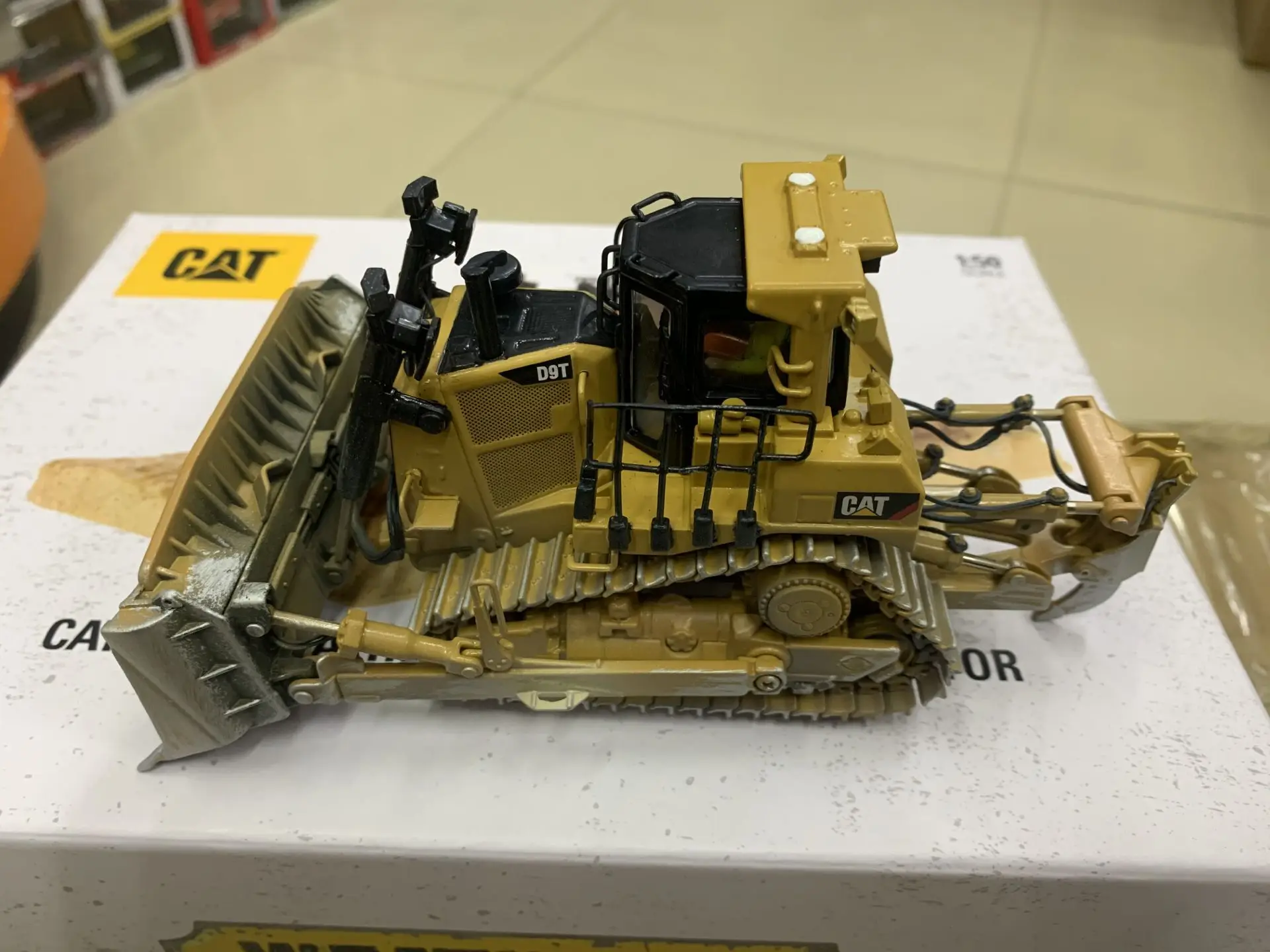 Бренд Diecast Masters 85702 Caterpillar Cat D9T выветрился трек Тип трактор 1:50 Новый в коробке|crane
