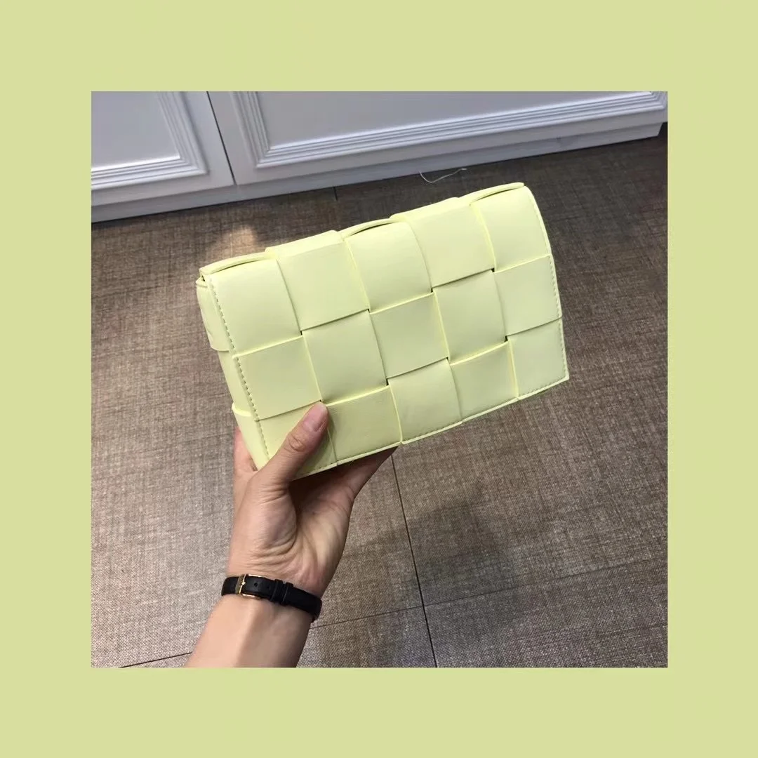 Postman's bag woven single shoulder bag, Messenger Bag, small thin bag, women's bag with large amount of cow leather
Postman's bag woven single shoulder bag, Messenger Bag, small thin bag, women's bag with large amount of cow leather