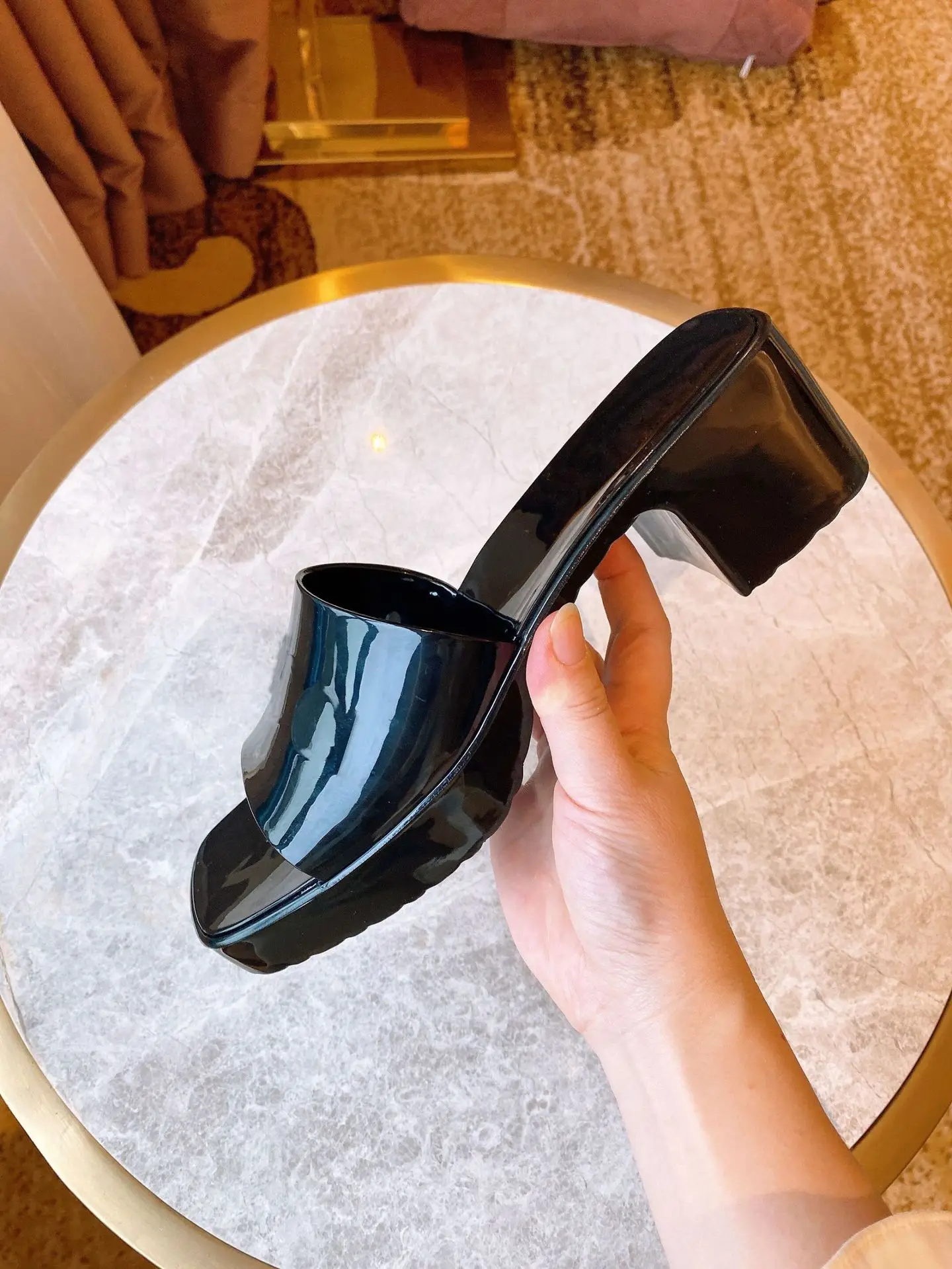 Platform Jelly Shoes Summer Women's Beach Slippers Outdoor Casual Rubber Shoes Summer Thick Sole flipflops Slides Shoes Women
Platform Jelly Shoes Summer Women's Beach Slippers Outdoor Casual Rubber Shoes Summer Thick Sole flipflops Slides Shoes Women