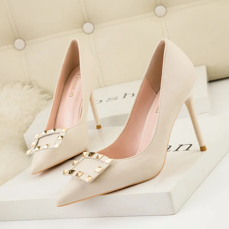 Fashion Sexy High Heels Professional Women's Shoes Stiletto High-Heeled Shallow Mouth Pointed Metal Rivet Buckle Single Shoes
Fashion Sexy High Heels Professional Women's Shoes Stiletto High-Heeled Shallow Mouth Pointed Metal Rivet Buckle Single Shoes