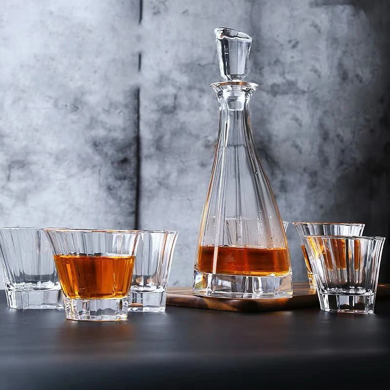Top quality Crystal Glass lead-free home bar whiskey decanter Set with 6 Pcs old fashioned whiskey glass for Liquor Scotch
Top quality Crystal Glass lead-free home bar whiskey decanter Set with 6 Pcs old fashioned whiskey glass for Liquor Scotch