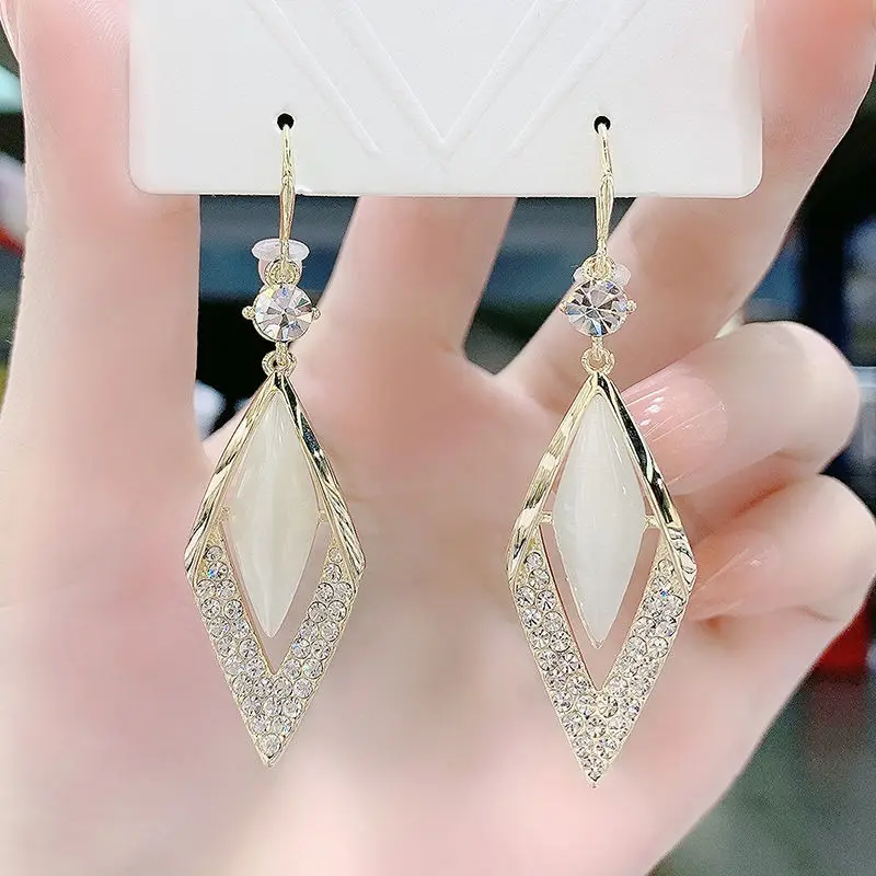 2021 New Opal Geometric Earrings Gift for Women Fashion Diamond Designer Bling Alloy Earrings Dangle Earrings Crochet Earrings
2021 New Opal Geometric Earrings Gift for Women Fashion Diamond Designer Bling Alloy Earrings Dangle Earrings Crochet Earrings