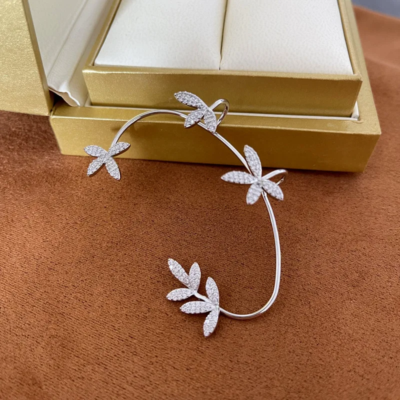 Micro Pave Leaf Ear Cuff Earrings For Women 2022 New Fashion Jewelry Clip On Earings Wholesale
Micro Pave Leaf Ear Cuff Earrings For Women 2022 New Fashion Jewelry Clip On Earings Wholesale