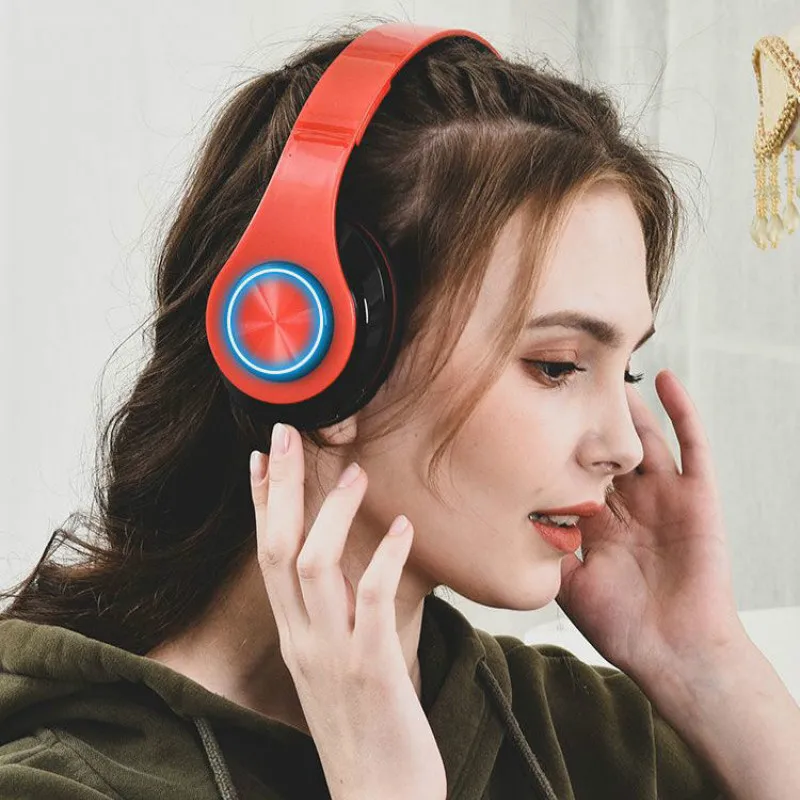 New Portable Wireless Headphones Bluetooth Stereo Foldable Music Headset Support SD Card Deep Bass Adjustable Earphones With Mic
New Portable Wireless Headphones Bluetooth Stereo Foldable Music Headset Support SD Card Deep Bass Adjustable Earphones With Mic
