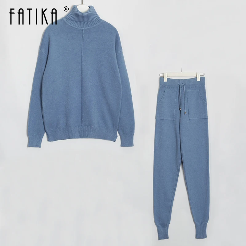 Женский трикотажный костюм-двойка, с длинным рукавом и высоким воротником
Женский трикотажный костюм-двойка, с длинным рукавом и высоким воротником