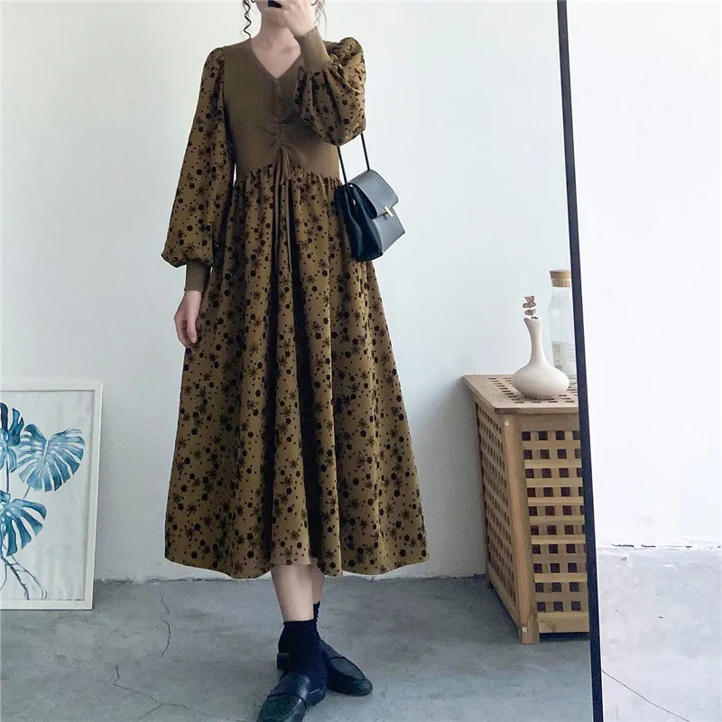 Женское вельветовое платье с V-образным вырезом и длинным рукавом
Женское вельветовое платье с V-образным вырезом и длинным рукавом