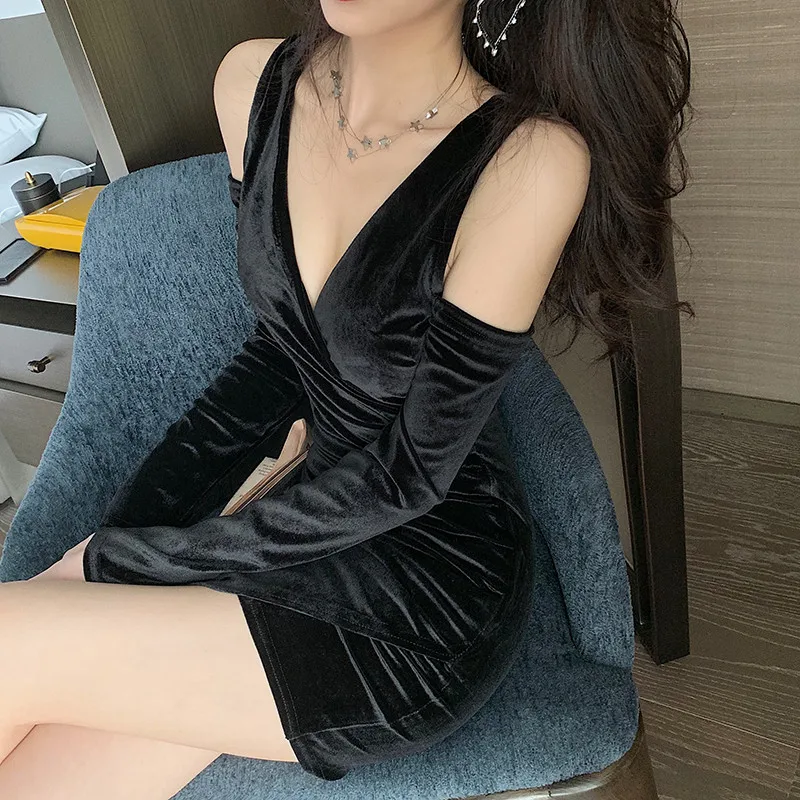 fashion retro new strapless V-neck low-cut waist irregular dress elegant chic with gold velvet autumn and winter base dress
fashion retro new strapless V-neck low-cut waist irregular dress elegant chic with gold velvet autumn and winter base dress