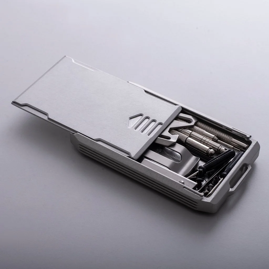 EDC Wallet Outdoor Muti Use Card Holder Practical Tactical Aluminium Credit Card Holder Men Fashion Purse Brand Quality
EDC Wallet Outdoor Muti Use Card Holder Practical Tactical Aluminium Credit Card Holder Men Fashion Purse Brand Quality