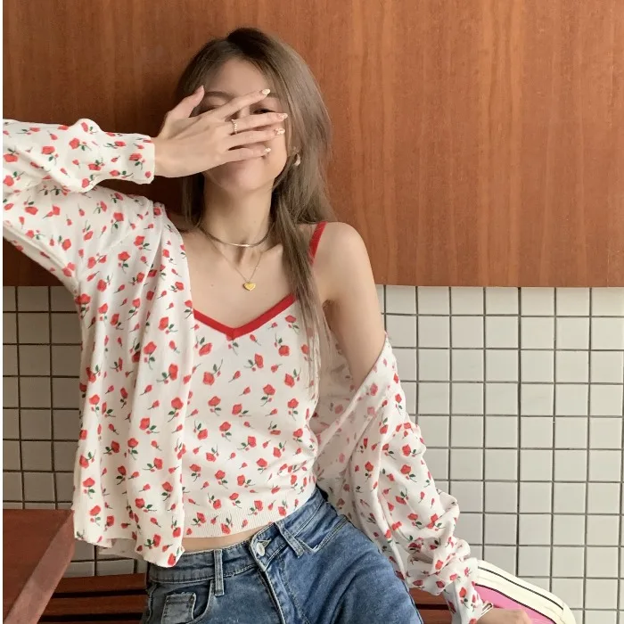 V-neck Floral Suspender Jacket Two-Piece Set Female 2021 Spring New Sweet Popular Long Sleeve Knitted Cardigan Top
V-neck Floral Suspender Jacket Two-Piece Set Female 2021 Spring New Sweet Popular Long Sleeve Knitted Cardigan Top