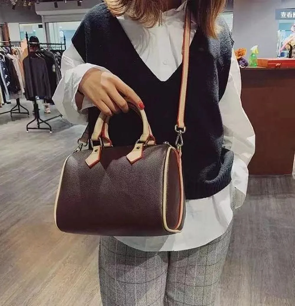The new one-shoulder handbag brand new upgraded high-end quality luxury brand handbags luxury designer bag
The new one-shoulder handbag brand new upgraded high-end quality luxury brand handbags luxury designer bag