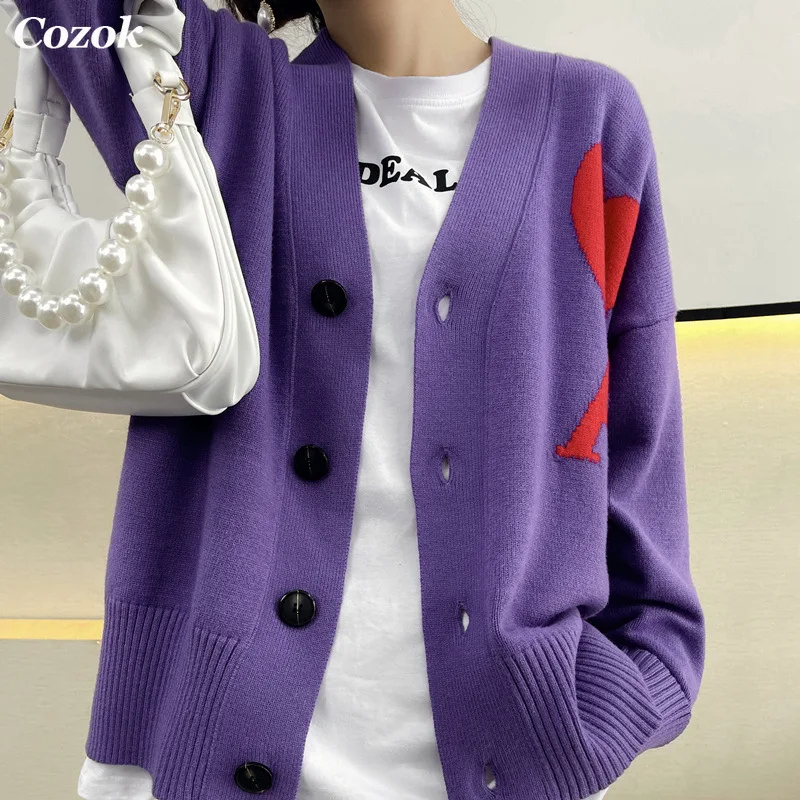 2021 Autumn Men Women Fashion Oversized Knitted Cardigan Sweaters Red Heart Letter A Long-Sleeved V-Neck Coat Unisex Jackets
2021 Autumn Men Women Fashion Oversized Knitted Cardigan Sweaters Red Heart Letter A Long-Sleeved V-Neck Coat Unisex Jackets